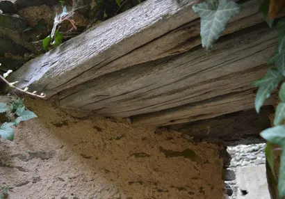 Wooden lintel of a loophole, dating from the 15th century.