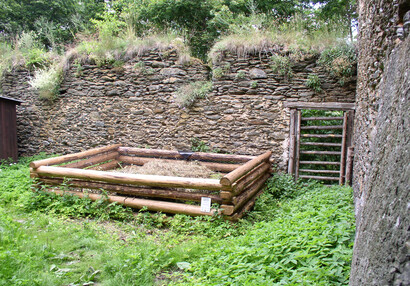 In June 2010 reptile breeding grounds were built in the former outbuildings behind the gamekeeper’s lodge.