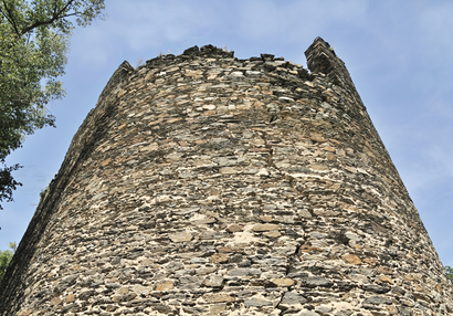 Rundung der inneren Burgmauer.
