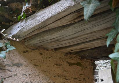 Wooden lintel of a loophole, dating from the 15th century.